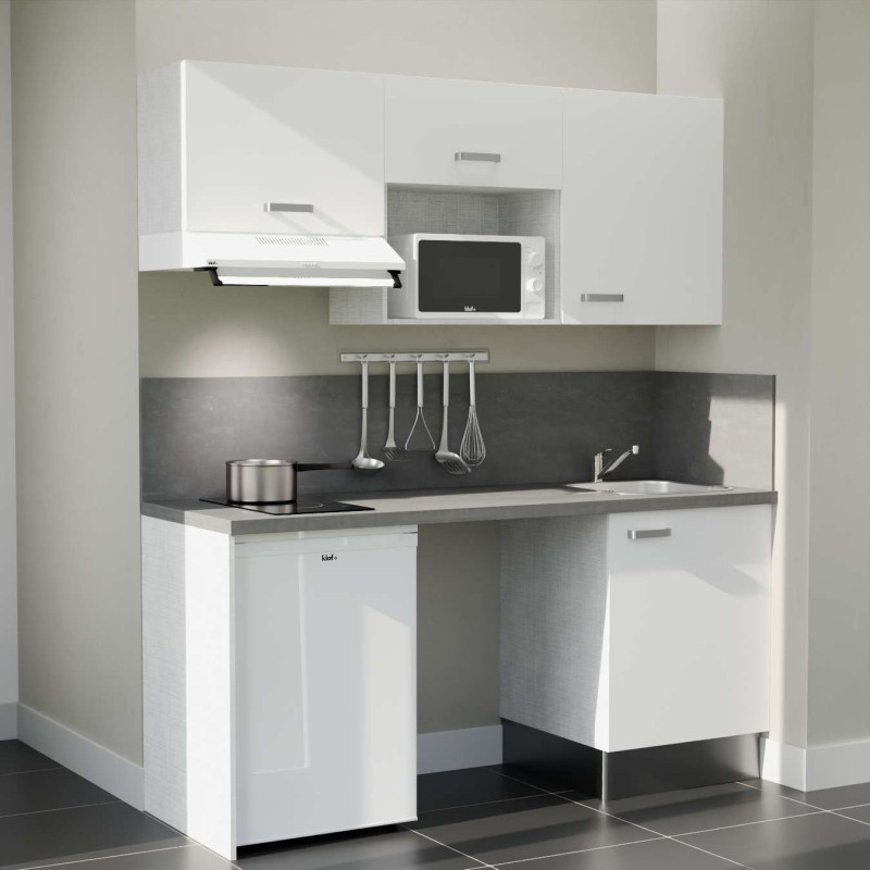 Kitchenette 180 cm K55L : façades blanches, plan de travail et crédences gris, frigo top, micro-ondes et hotte blanc Kitchenette 180 cm K55L : façades blanches, plan de travail et crédences gris, frigo top, micro-ondes et hotte blanc