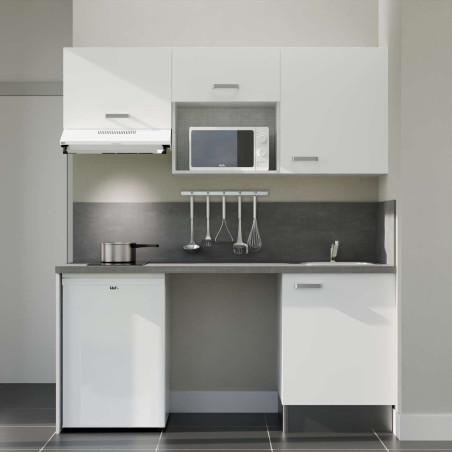 Kitchenette 180 cm K55L : façades blanches, plan de travail et crédences gris, frigo top, micro-ondes et hotte blanc