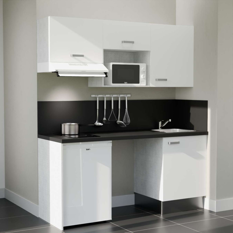 Kitchenette 180 cm K55L : façades blanches, plan de travail et crédences noir, frigo top, micro-ondes et hotte blanc Kitchenette 180 cm K55L : façades blanches, plan de travail et crédences noir, frigo top, micro-ondes et hotte blanc