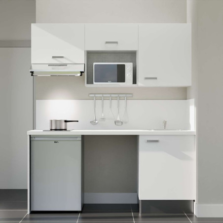 Kitchenette 180 cm K55L : façades blanches, plan de travail et crédences blanc, frigo top, micro-ondes et hotte gris